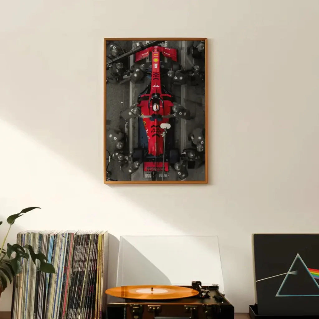 Cuadro de Ferrari de Fórmula 1 en boxes