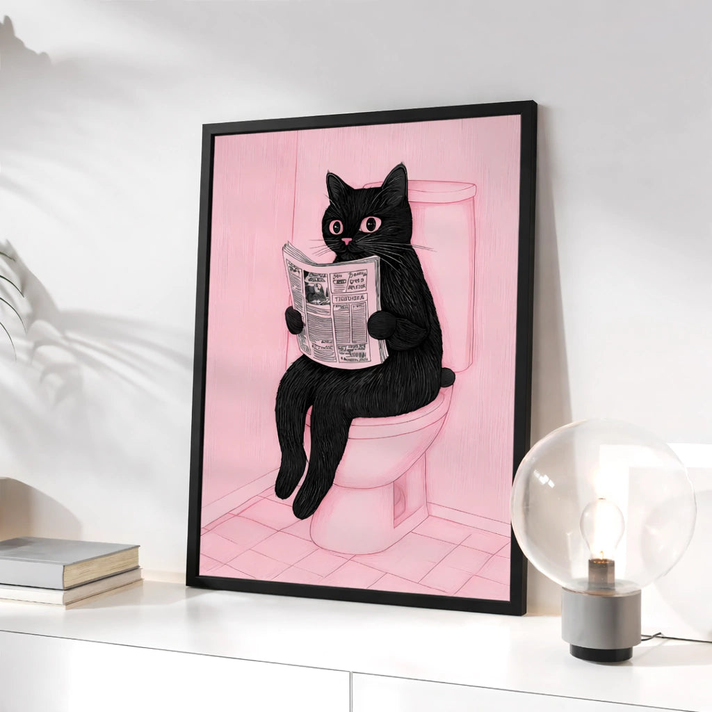 Cuadro Decorativo Gato Negro Sentado En Baño Rosa Leyendo Un Diario