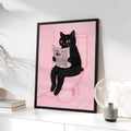 Cuadro Decorativo Gato Negro Sentado En Baño Rosa Leyendo Un Diario